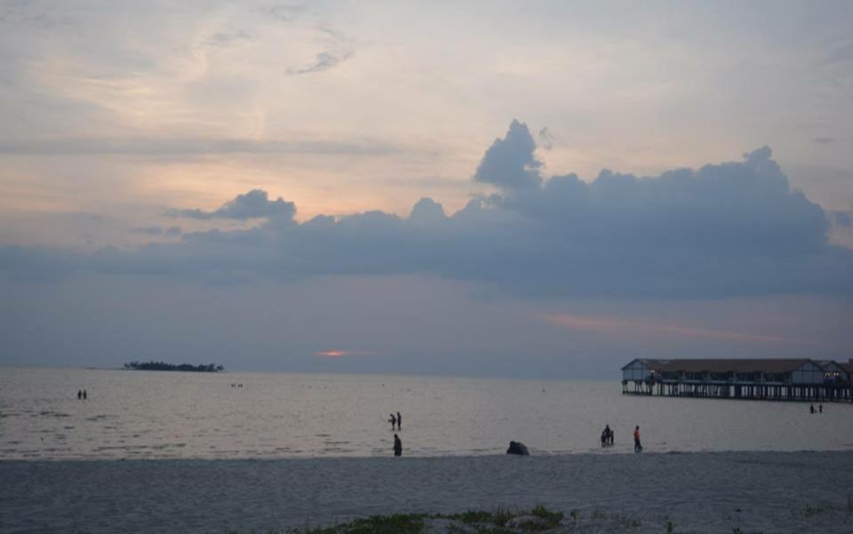 Cozy Pool And Seaview Glory Beach Resort 2 Bedrooms B Block Porto Dickson Exterior foto