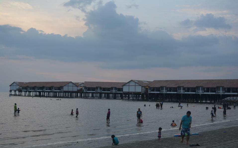 Cozy Pool And Seaview Glory Beach Resort 2 Bedrooms B Block Porto Dickson Exterior foto